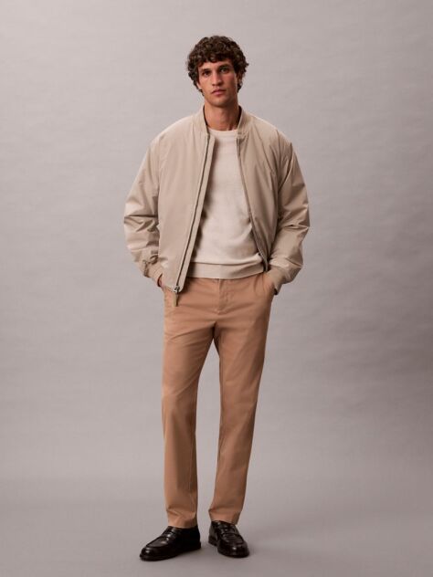 Μπεζ Slim Παντελόνι Chino Σε Tapered Γραμμή Από Σατέν  Άνδρας