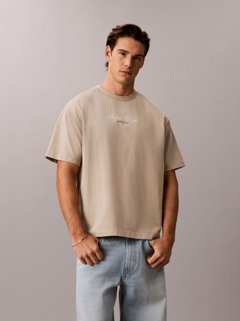 Μπεζ T-Shirt Με Γραφικό Λογότυπο Και Στρογγυλή Λαιμόκοψη  Άνδρας
