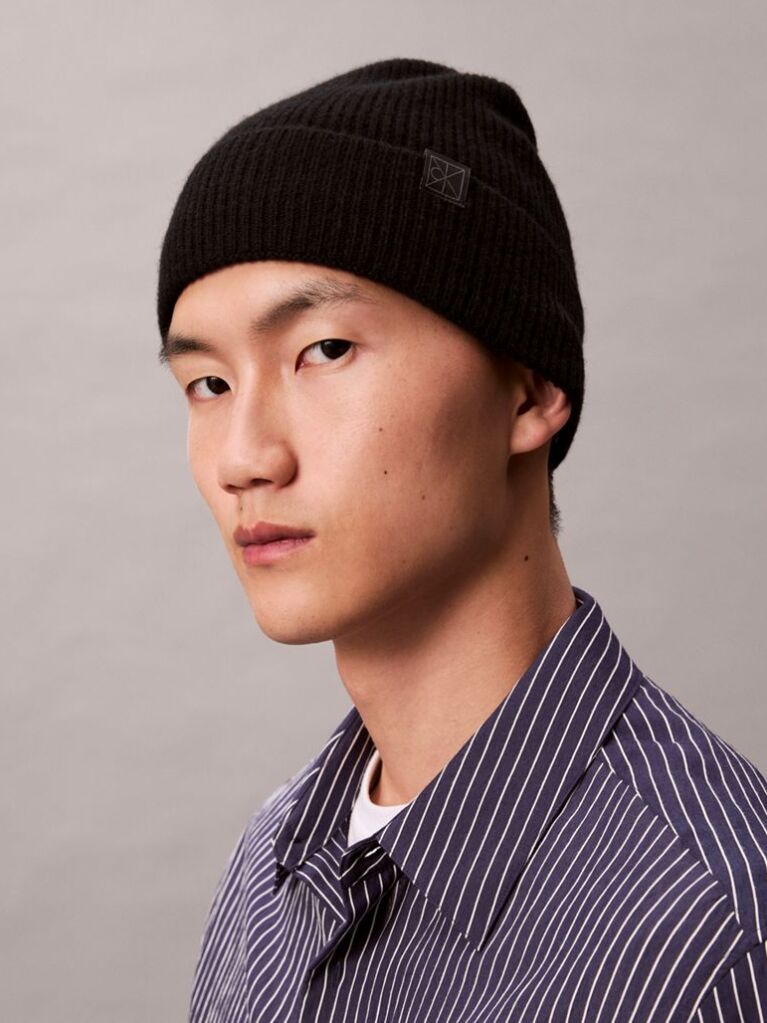Black Cashmere Emblem Logo Beanie  Men